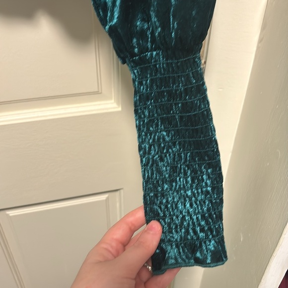 NWOT Green Velvet Cropped Blouse - Picture 4 of 8